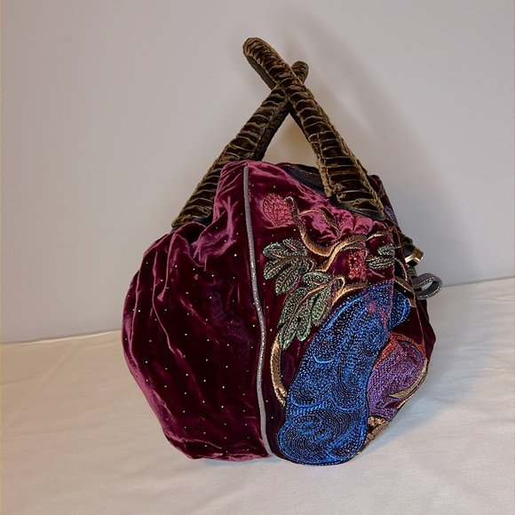 Fendi Squirrel Embellished Velvet Spy bag - Picture 4 of 15